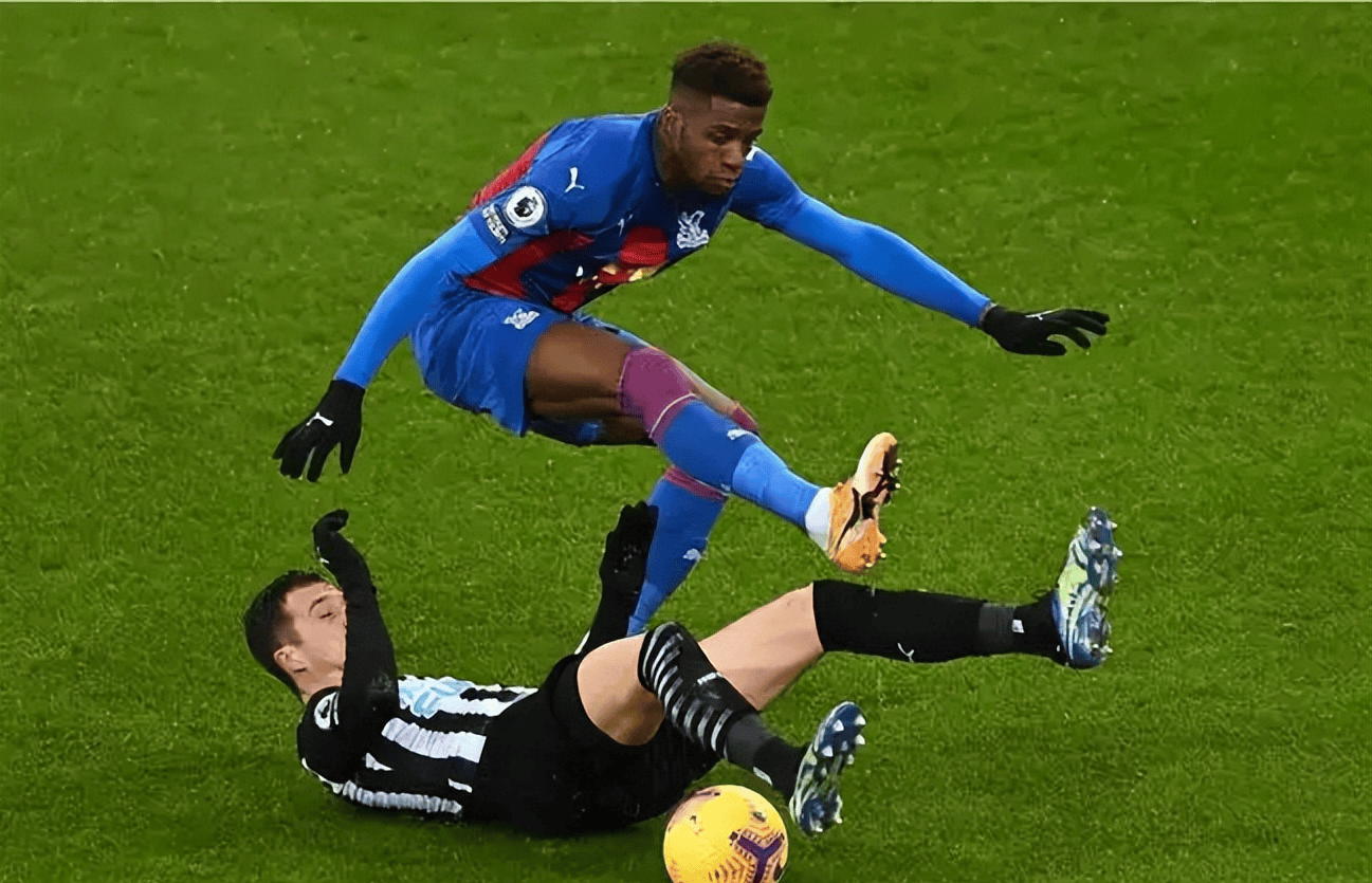 九游官方下载地址关于这也行？库里惨败给无名小将今晨皇家马德里调整名单以备欧联，瓦伦西亚围绕意甲强势反弹的信息