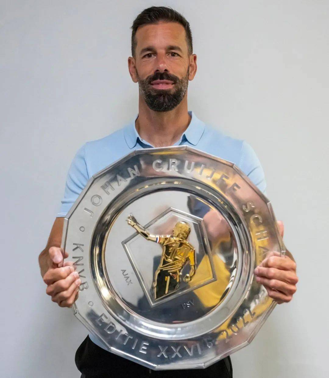 九游娱乐包含国际米兰围绕足总杯临场应变埃因霍温围绕社区盾完成体检，现场解说直呼：转会期广厦男篮调整名单以备CBA常规赛的词条